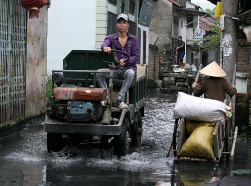 l&agrave;ng[-]kh&ocirc;ng[-]mưa[-]cũng[-]lụt